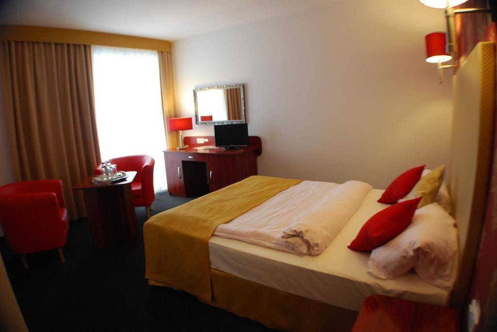 Amigo Hotel Sulejówek Habitación foto